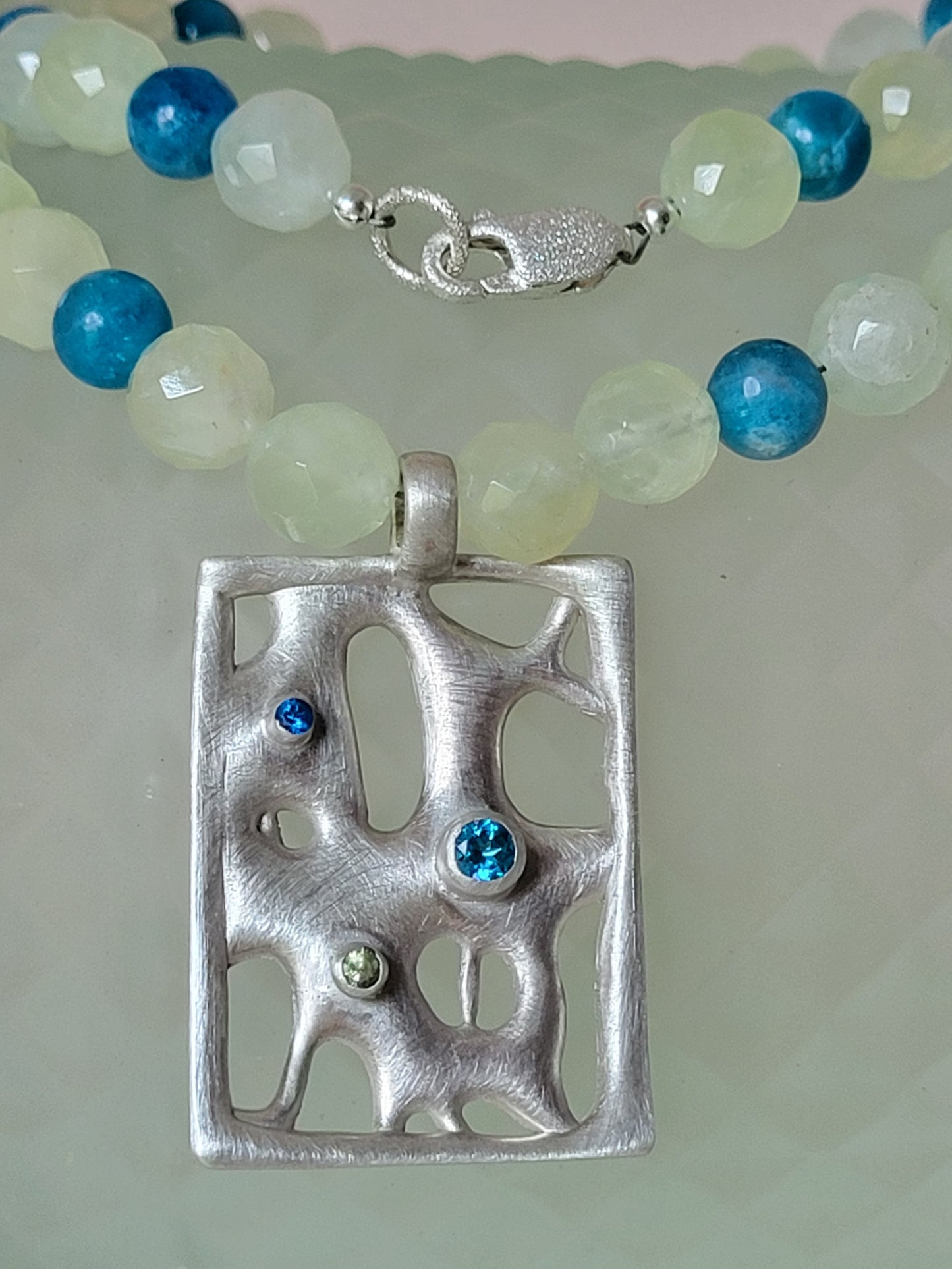 Secret River – Anhänger aus Sterling Silber mit Blauem Topas & Peridot