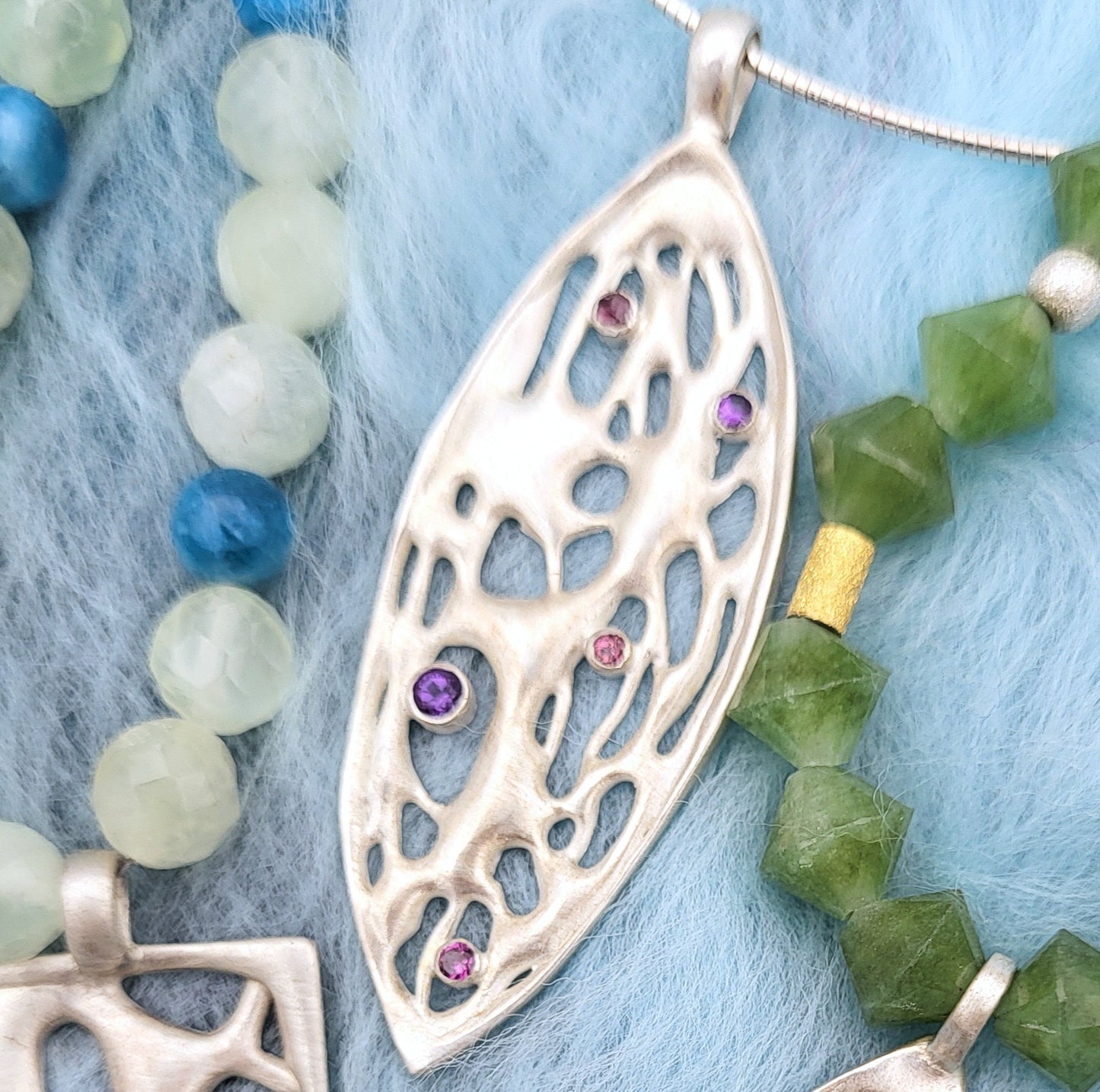 Leaf – Anhänger aus Sterling Silber mit Amethyst & Rhodolith