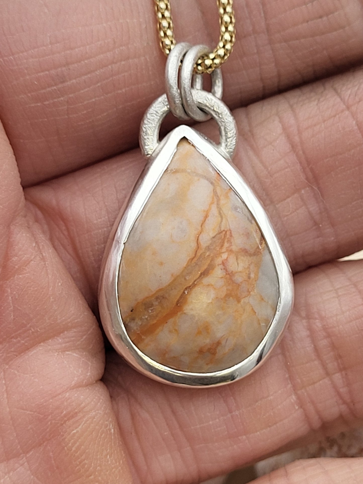 Anhänger „Herz der Klamm“ – Tropfen aus Stein, gesammelt im Zugspitzmassiv