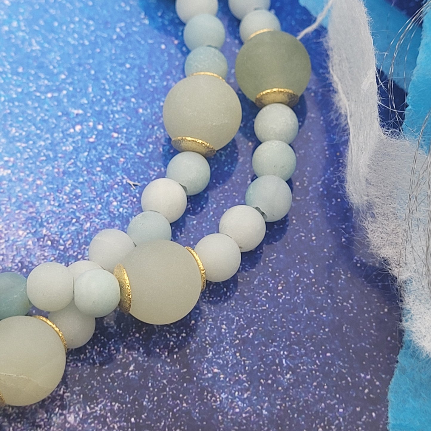 Edelsteinkette blau grün gold, Unikat-Halskette mit Achat, Amazonit und Silber vergoldet