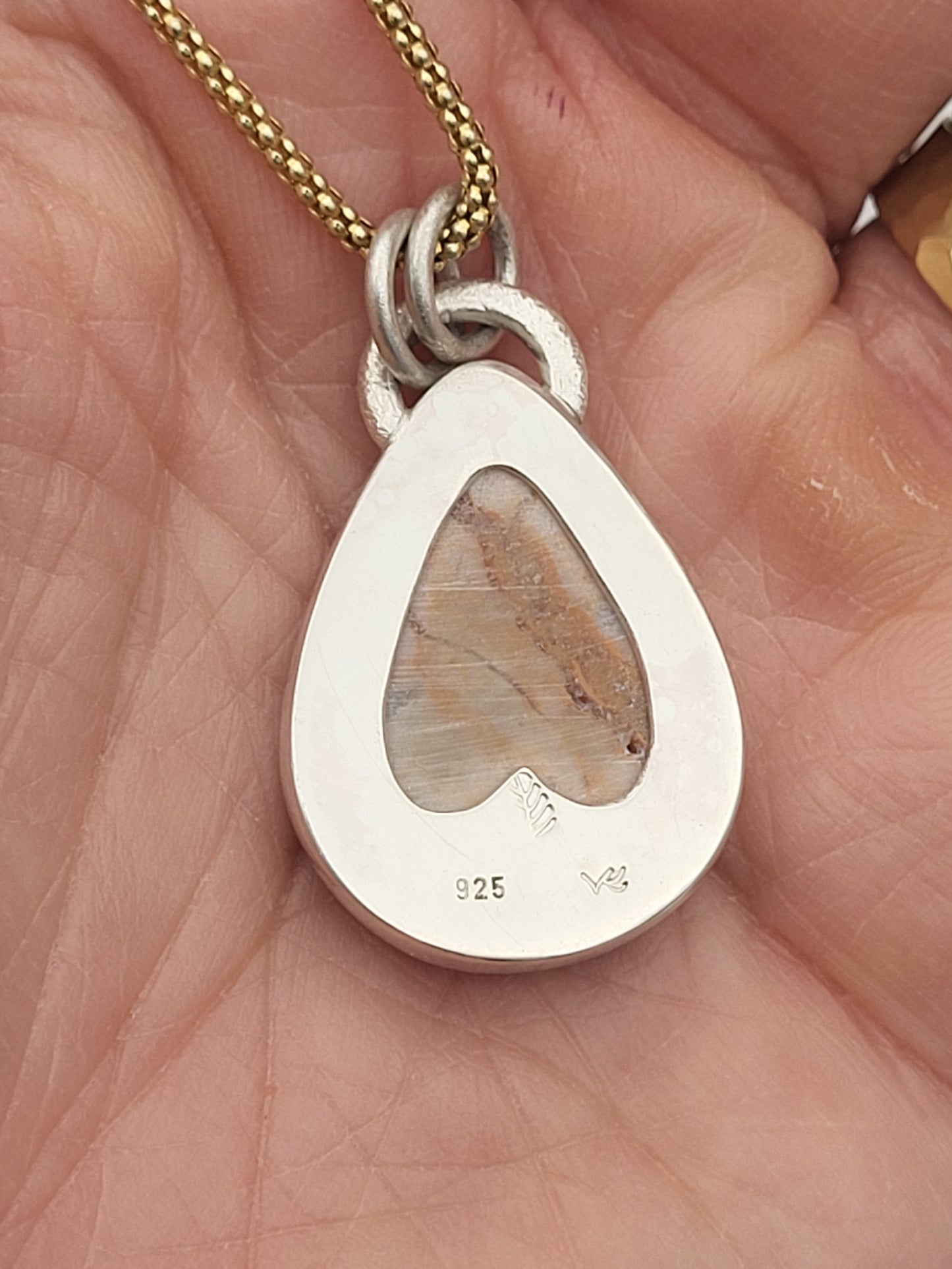 Anhänger „Herz der Klamm“ – Tropfen aus Stein, gesammelt im Zugspitzmassiv