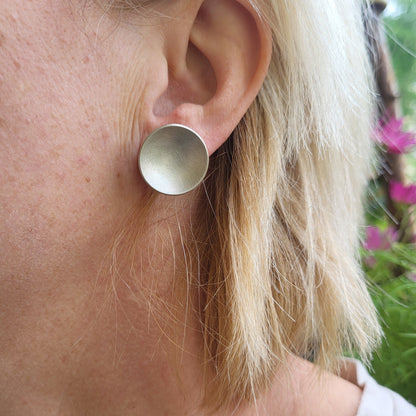 Großer Ohrstecker „Silberling“ – Schlichte Eleganz in Silber