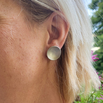 Großer Ohrstecker „Silberling“ – Schlichte Eleganz in Silber