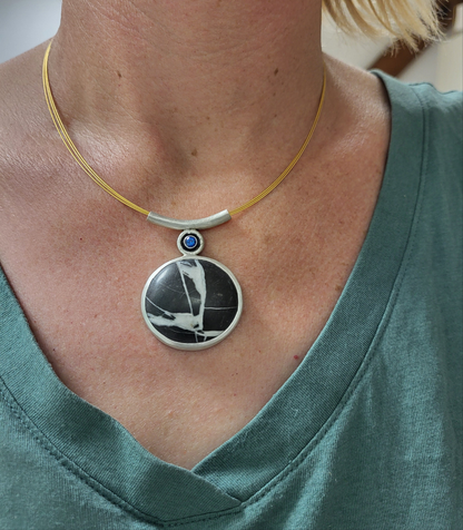 Magic-One- Flussstein mit Saphir