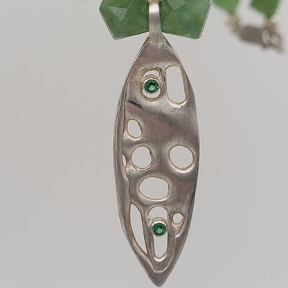 Little Fish – Anhänger aus Sterling Silber mit Smaragd &amp; Edelsteinkette