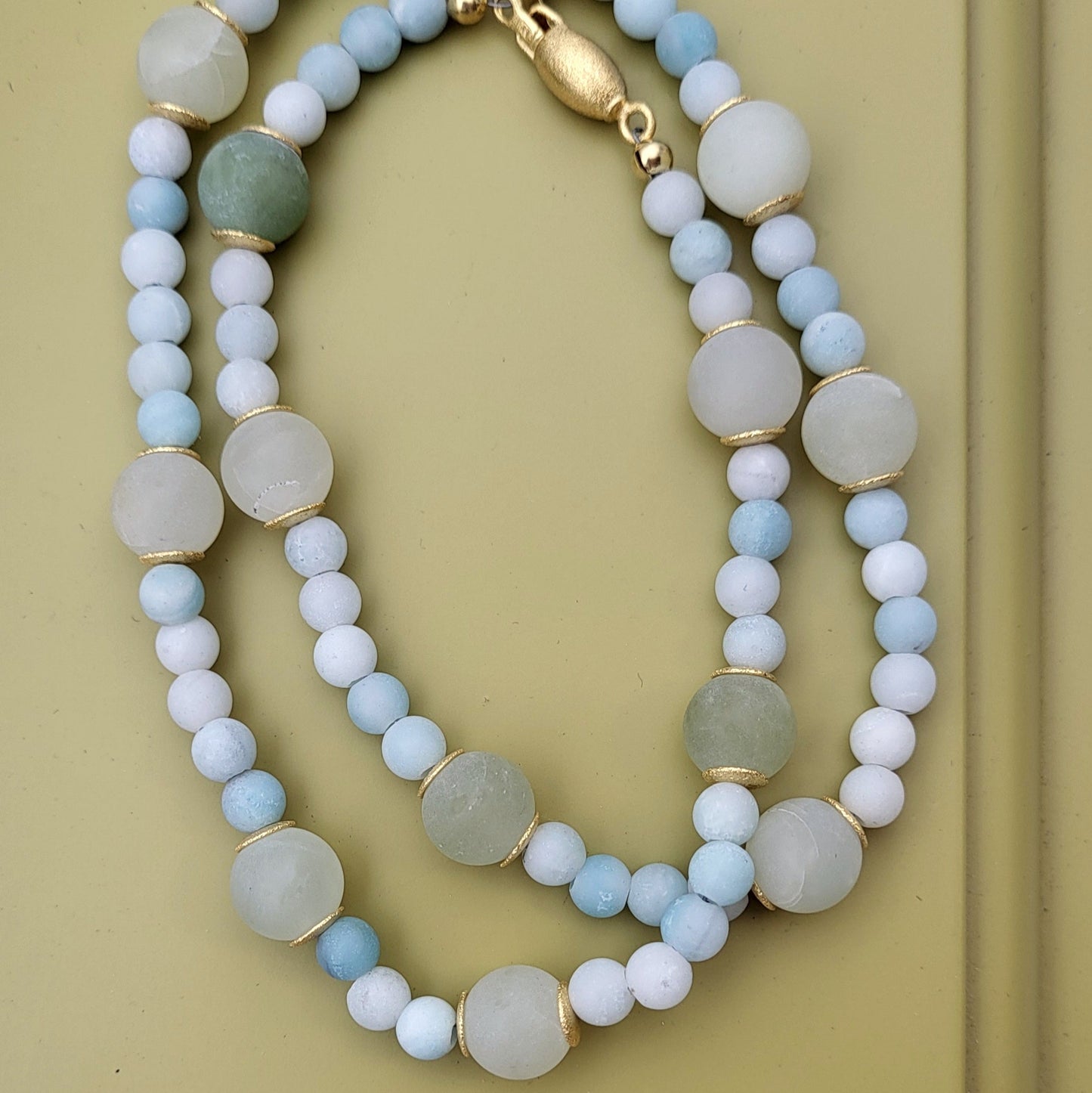 Edelsteinkette blau grün gold, Unikat-Halskette mit Achat, Amazonit und Silber vergoldet
