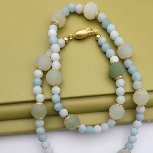Edelsteinkette blau grün gold, Unikat-Halskette mit Achat, Amazonit und Silber vergoldet