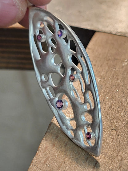 Leaf – Anhänger aus Sterling Silber mit Amethyst & Rhodolith